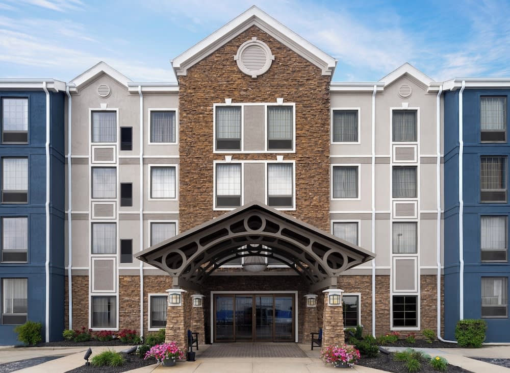 Staybridge Suites INDIANAPOLIS-AIRPORT by IHG 1