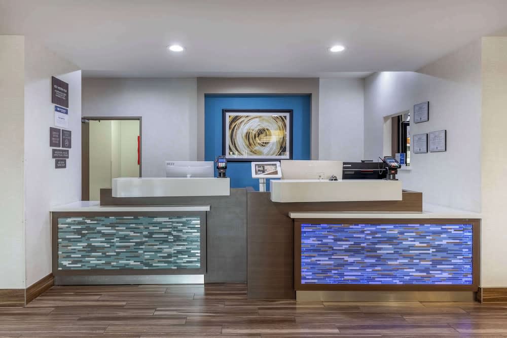 Best Western Plus Mansfield Inn & Suites 2