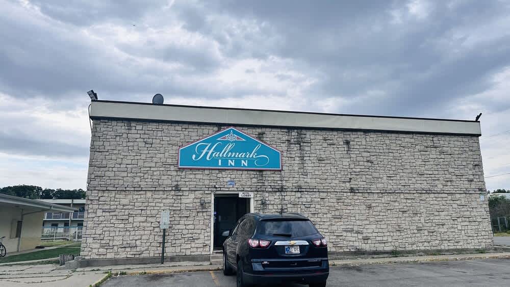 Hallmark Inn By OYO Fort Wayne 1