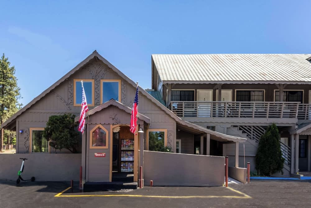 Econo Lodge Inn & Suites Heavenly Village Area 1