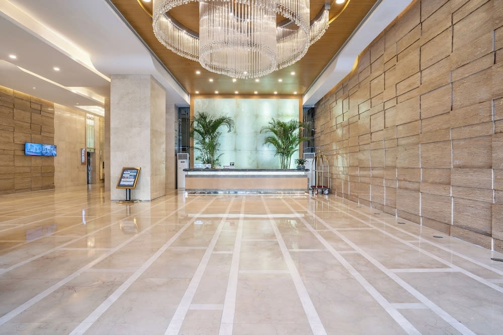 Guangzhou Pearl River International Hotel （Yijing Lu Metro Station） 2