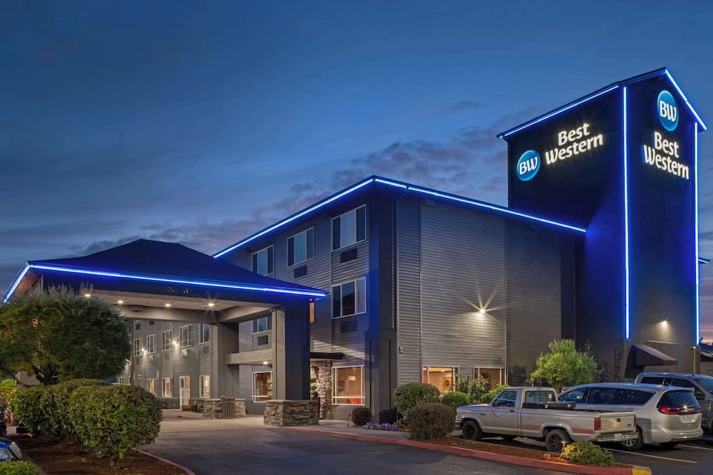 Best Western Cascade Inn & Suites 1
