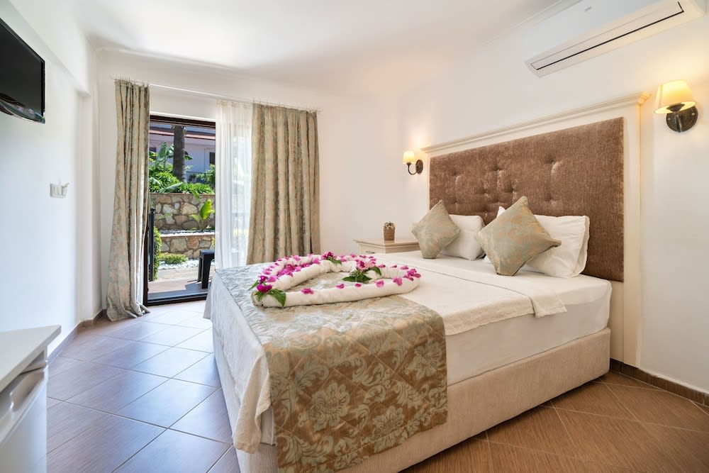 Ata Lagoon Beach Hotel 2