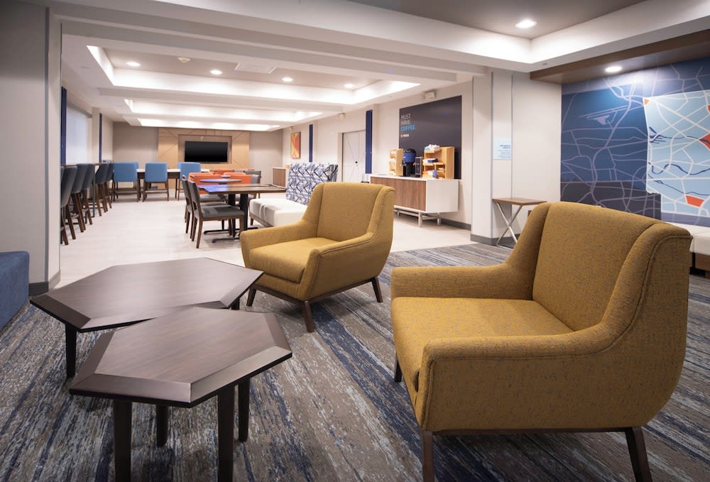 Holiday Inn Express & Suites Little Rock-West by IHG 2