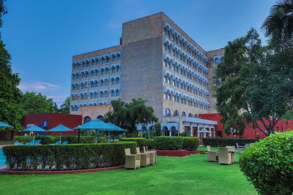 Taj Ganges Varanasi 1