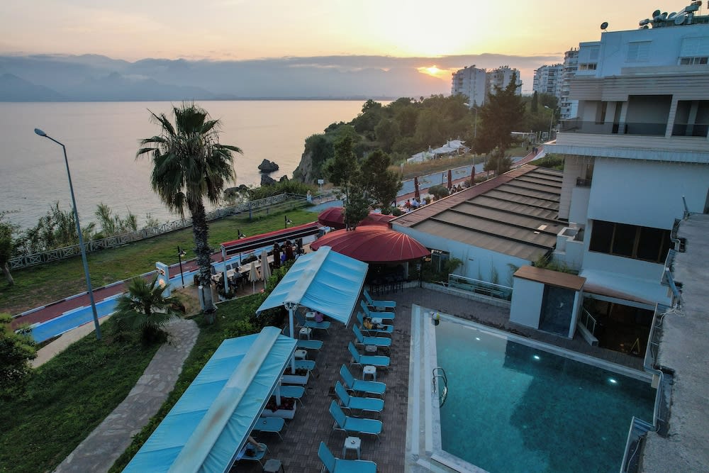 Tema 242 Hotel 1