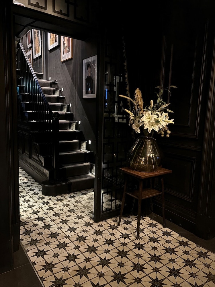 Manor House Lindley 2