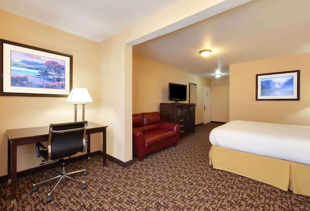 Holiday Inn Express OAKDALE by IHG 2