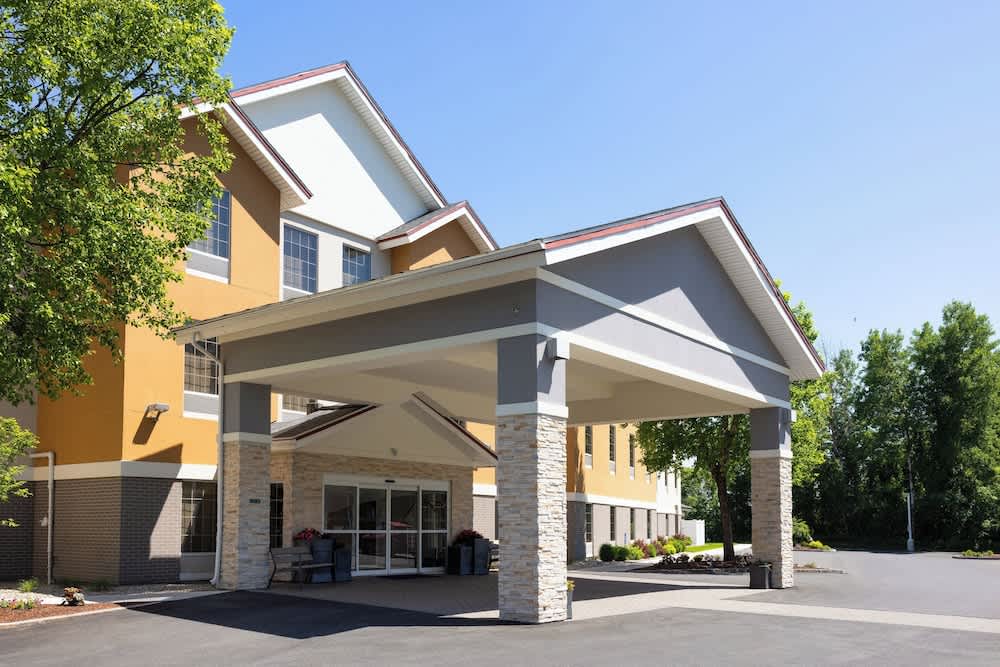 Holiday Inn Express & Suites BRATTLEBORO by IHG 1