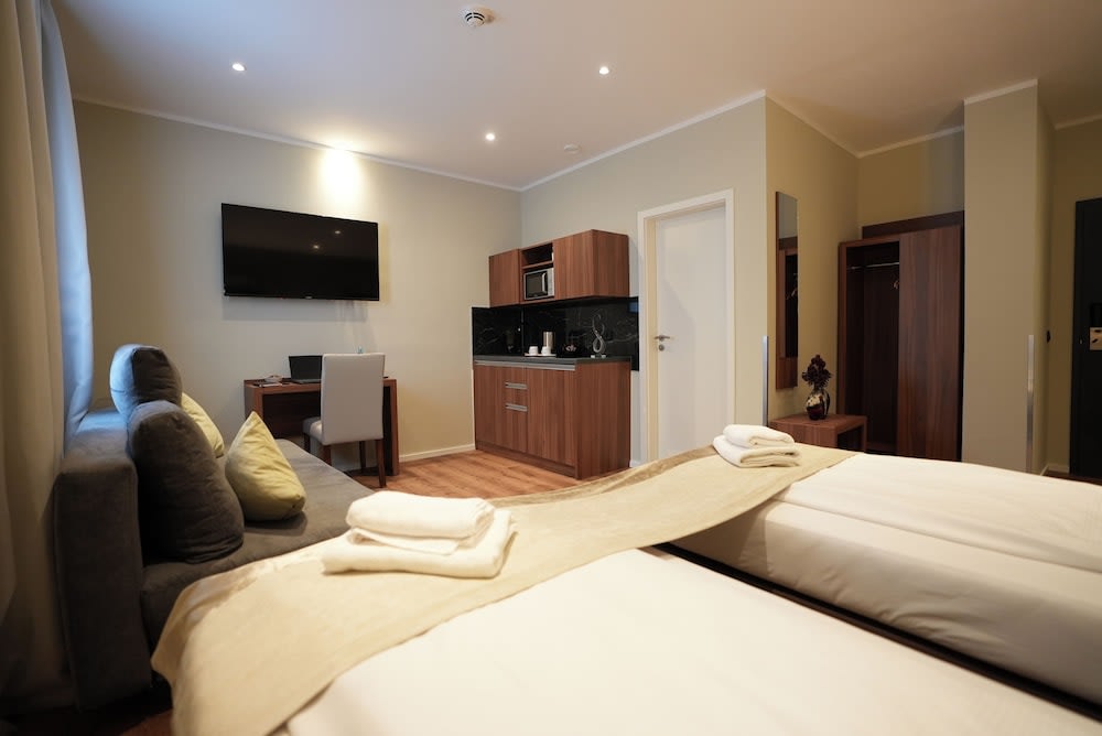 Hotel Attaché an der Messe 1