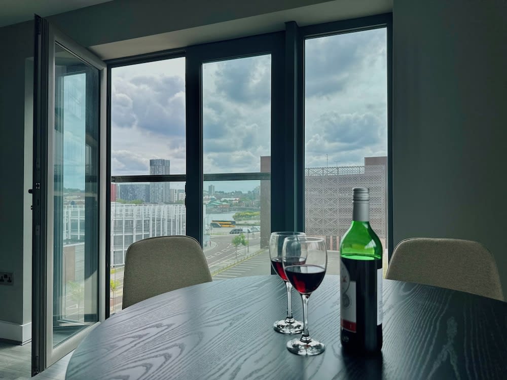City Centre Albert Dock & Arena Apts 2