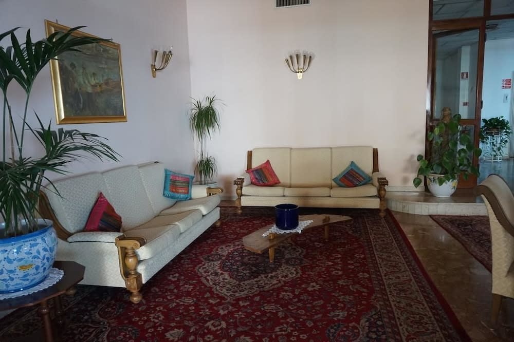 Hotel Mediterranée 4