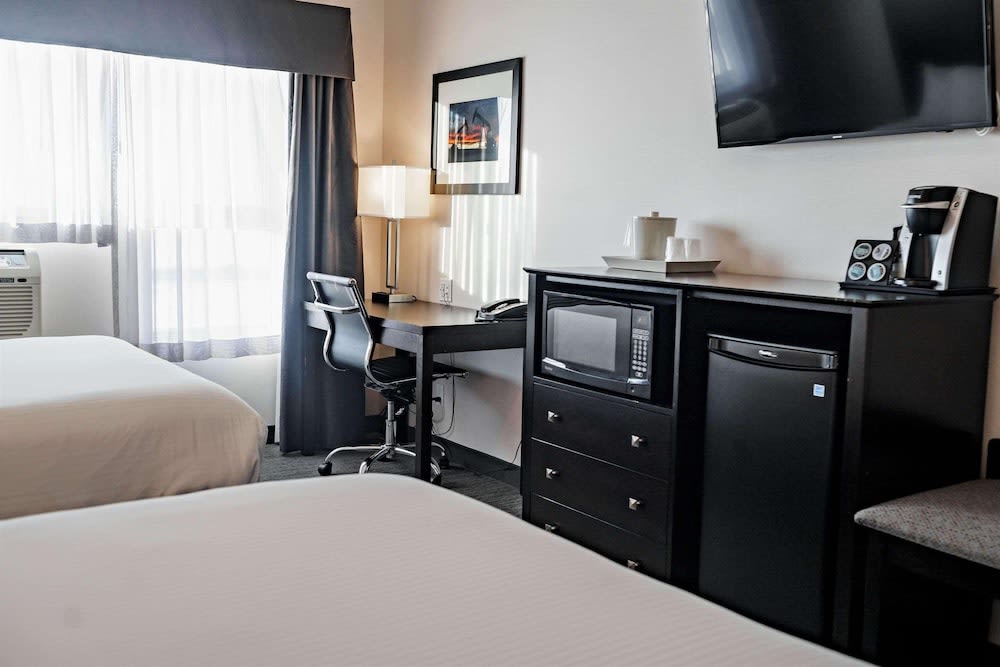 Park Inn by Radisson Edmonton Airport 1