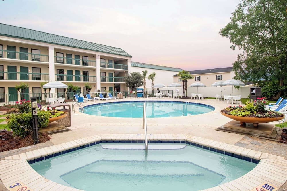 Econo Lodge Inn & Suites Foley-North Gulf Shores 1