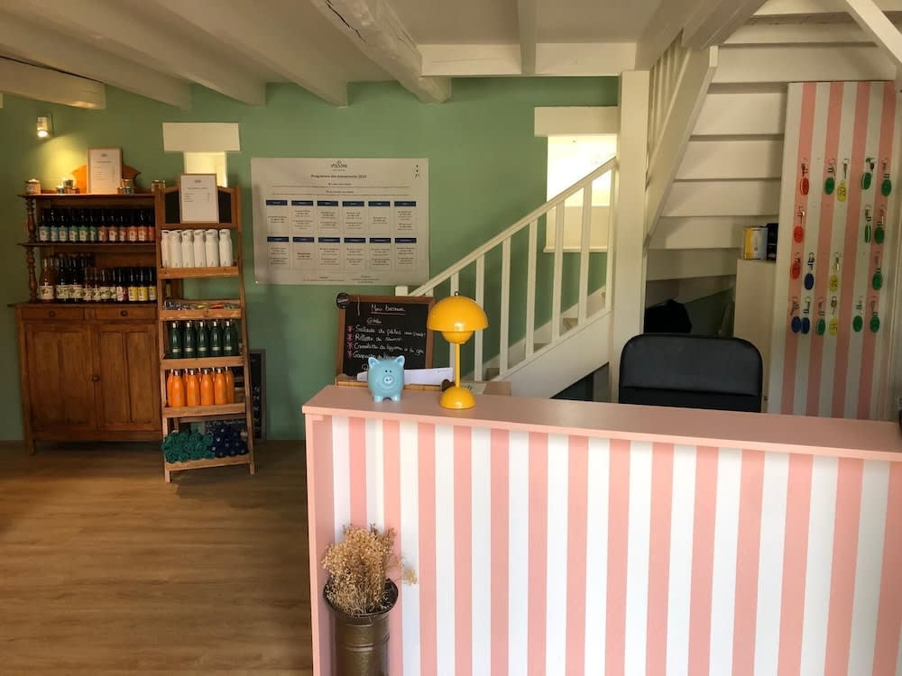 Hôtel Les Voisins Beaucemaine 3