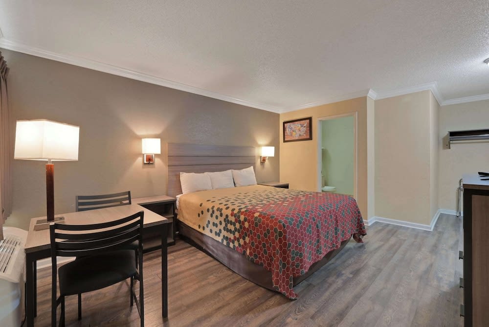 Econo Lodge Woodland near I-5 1