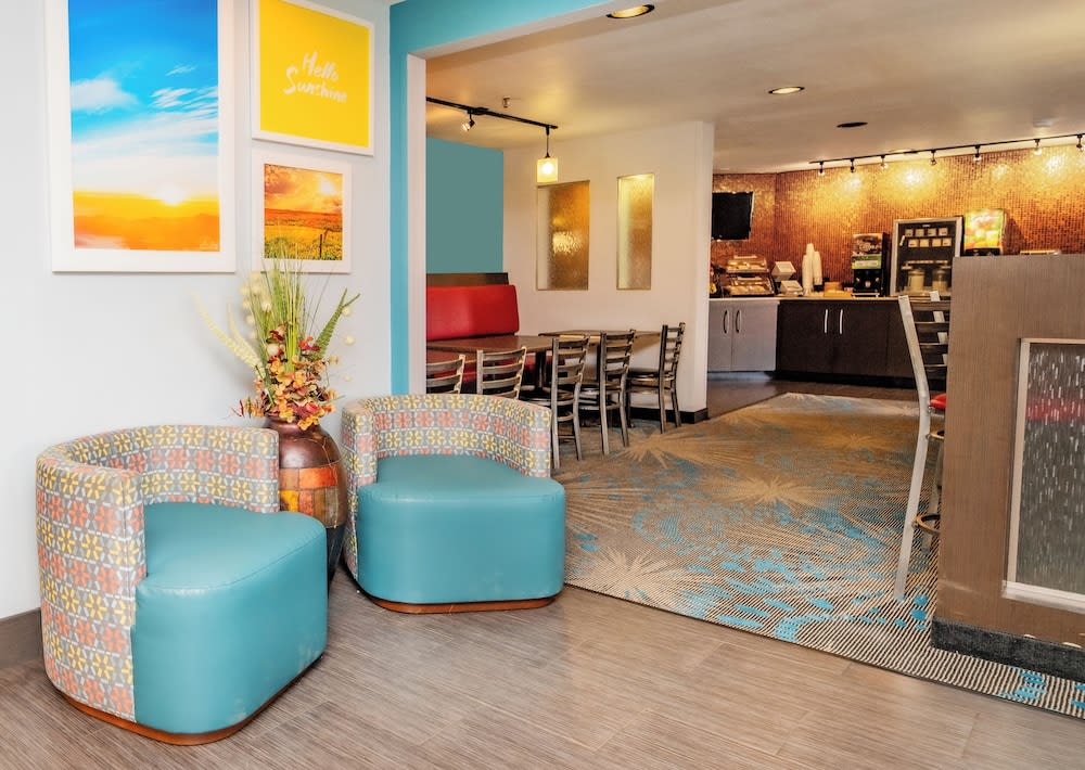 Days Inn by Wyndham Fort Smith 5