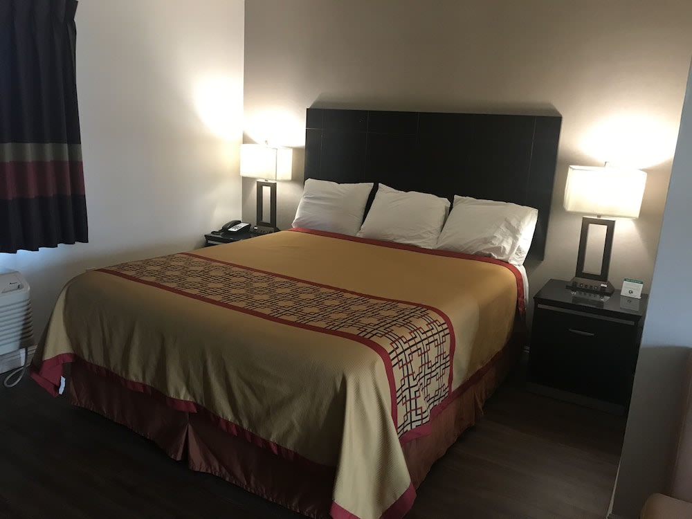 Manhattan Inn & Suites 2