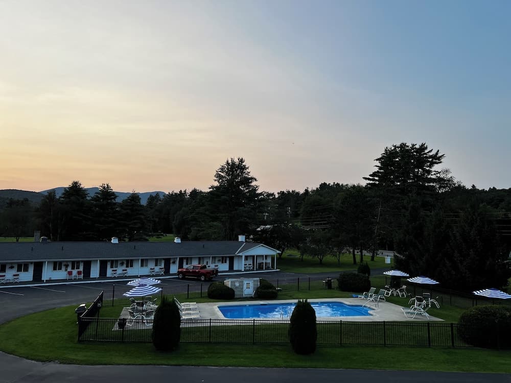 Stowe Motel & Snowdrift 1