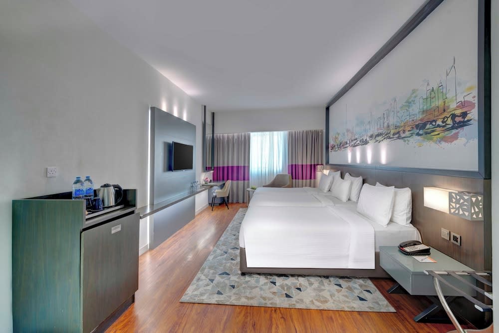 Howard Johnson Plaza by Wyndham Dubai Deira 1