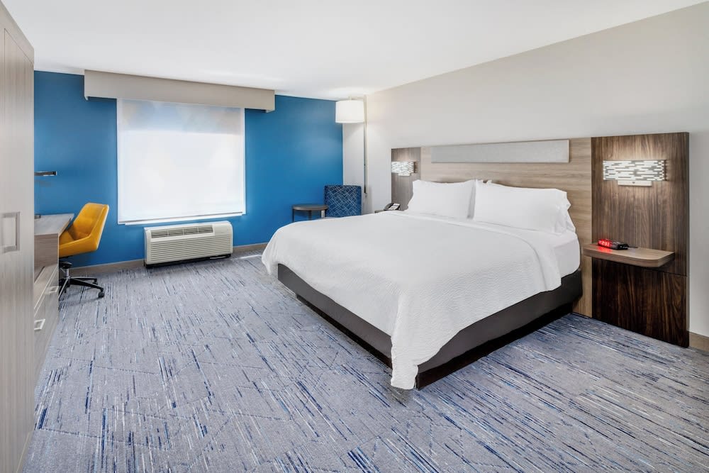 Holiday Inn Express & Suites Colorado Springs First & Main by IHG 4