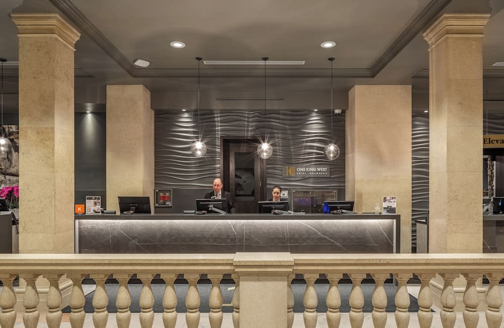 One King West Hotel and Residence 4