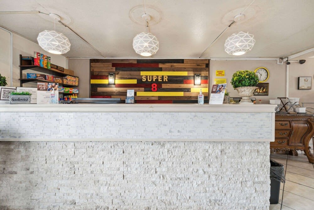 Super 8 by Wyndham Millbury/Toledo 2