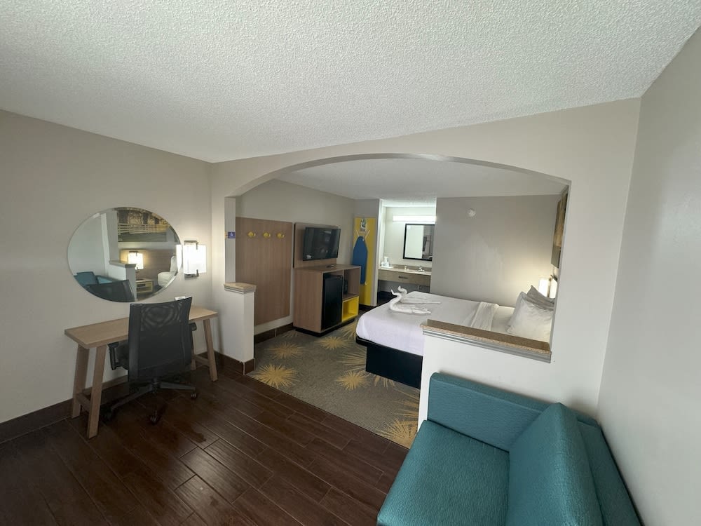 Days Inn & Suites by Wyndham Tuscaloosa - Univ. of Alabama 2
