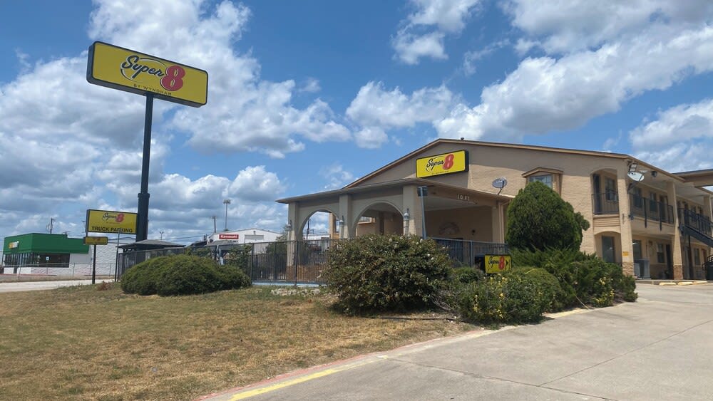 Super 8 by Wyndham Decatur Texas 1