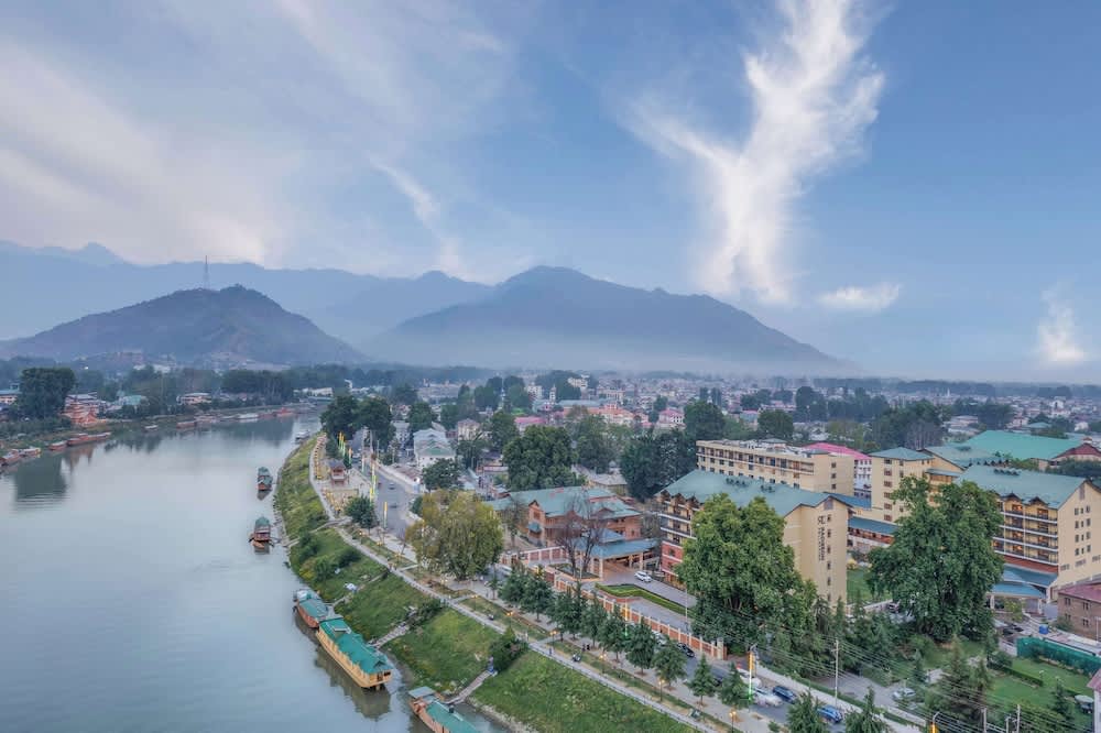Radisson Collection Hotel & Spa, Riverfront Srinagar 1