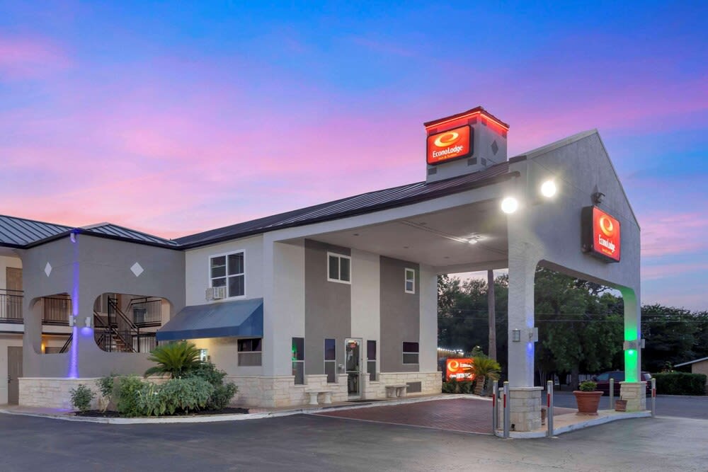 Econo Lodge Inn & Suites Near Lackland AFB 1
