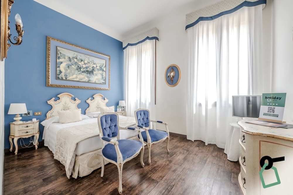 HOTIDAY Room Collection - Venezia Santa Lucia 1