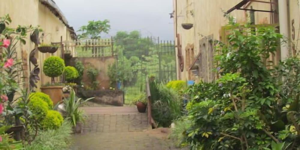 Hazyview Country Cottages 1