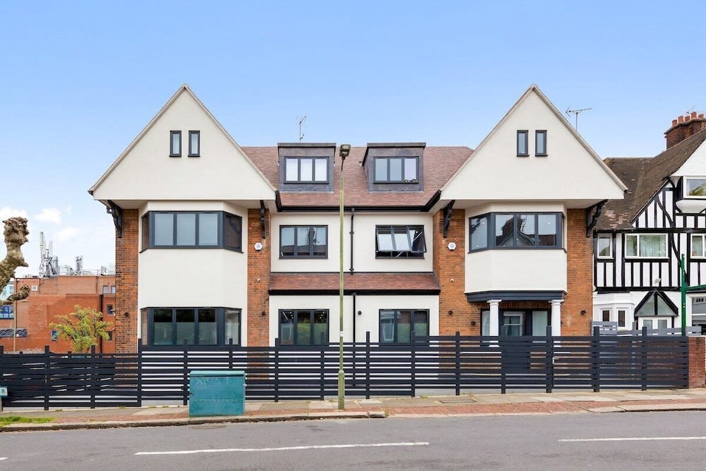 Stylish Studio Apt By Stay Smart Short Lets & Serviced Accommodation Golders Green With Free WiFi 1