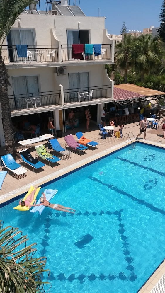 Pavlinia Hotel & Apartments 1