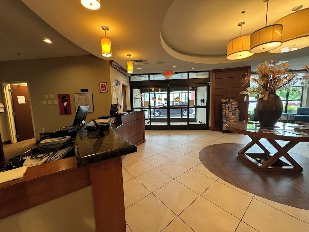 Comfort Inn & Suites 4