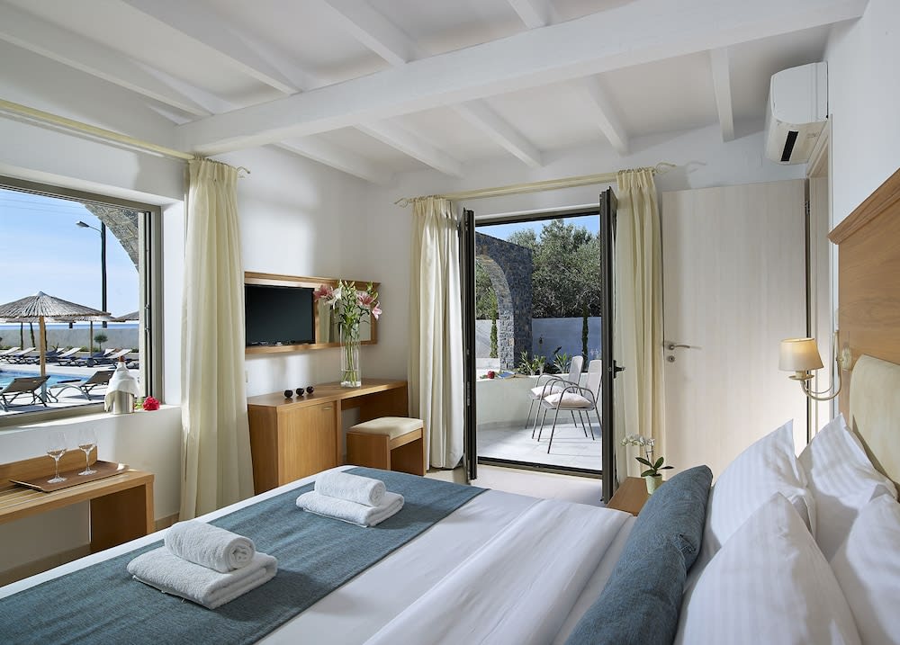 Coriva Beach Hotel & Bungalows 3