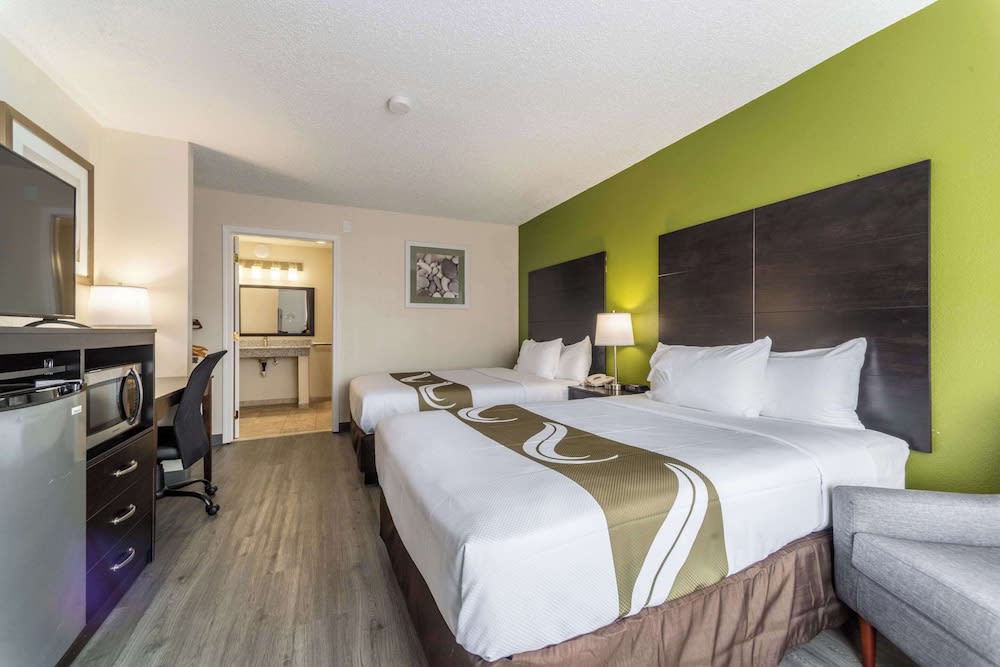 Quality Inn & Suites Vandalia near I-70 and Hwy 51 1