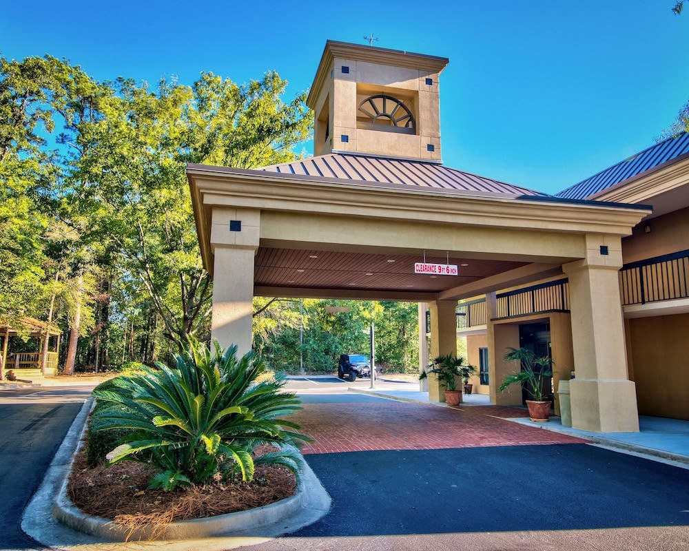 Clarion Inn & Suites Aiken South 1
