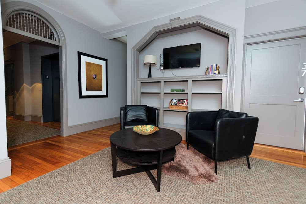 Maverick Suites at 89 Marion 2