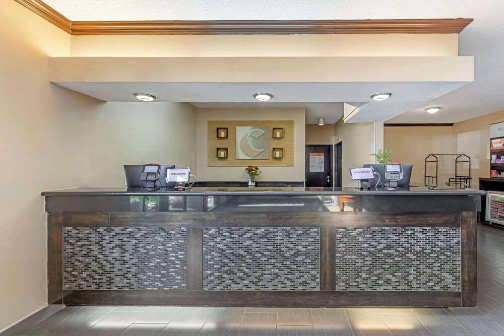 Comfort Suites Near Vancouver Mall 2