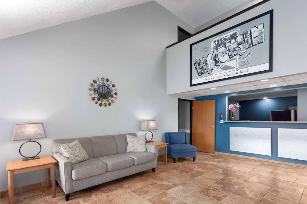 Super 8 by Wyndham Sun Prairie/Madison E 2