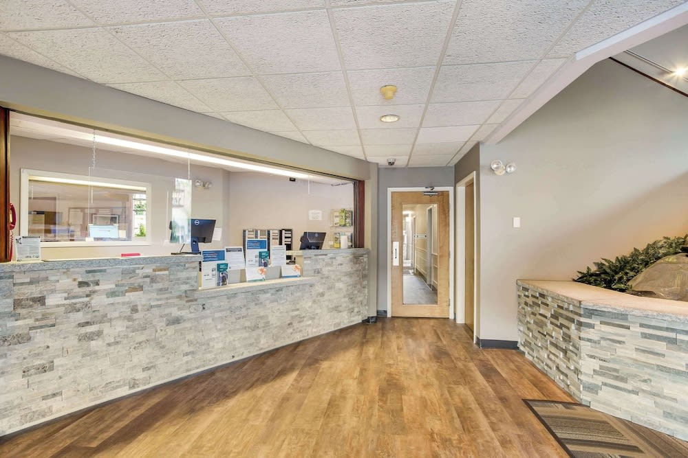 Quality Inn & Suites Gorham Riverside 2