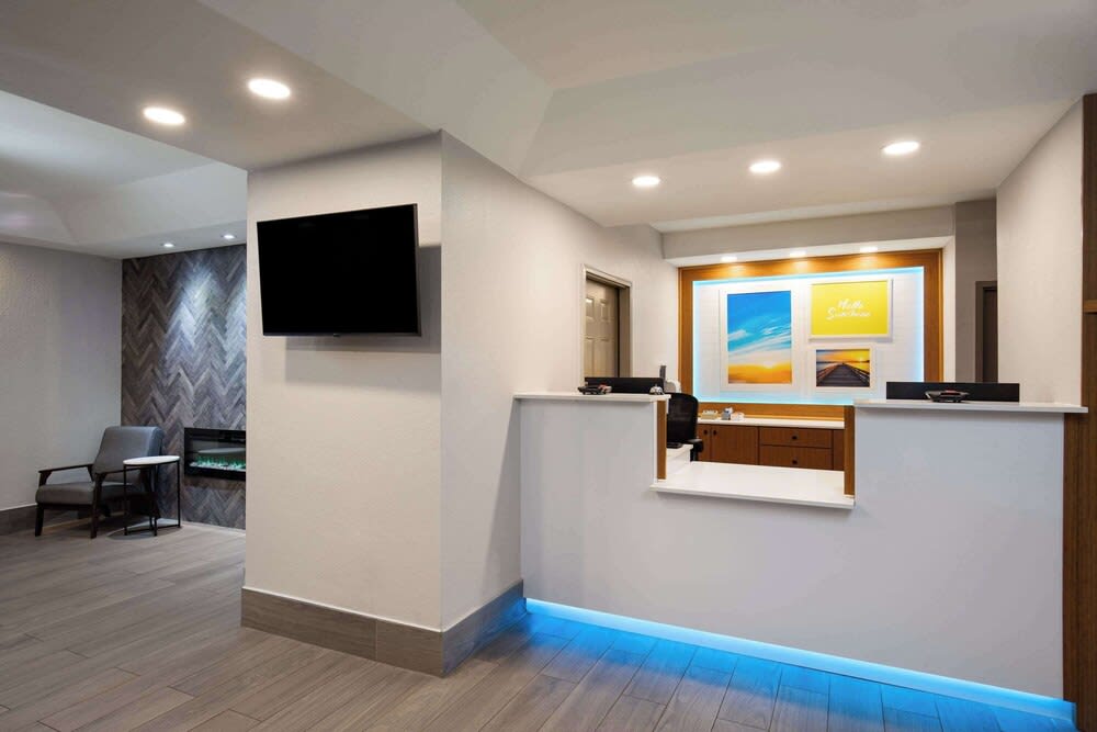 Days Inn by Wyndham Helen 2