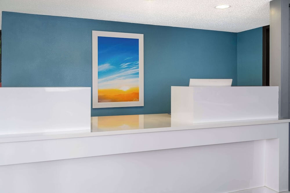 Days Inn by Wyndham Columbus Worthington 2