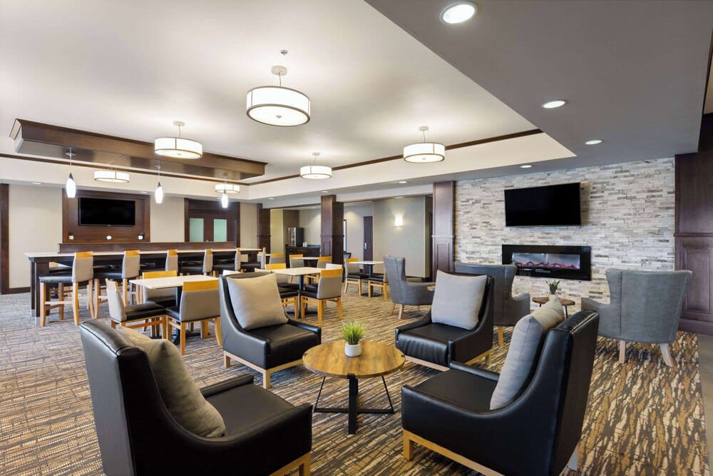 La Quinta by Wyndham Sioux Falls 1