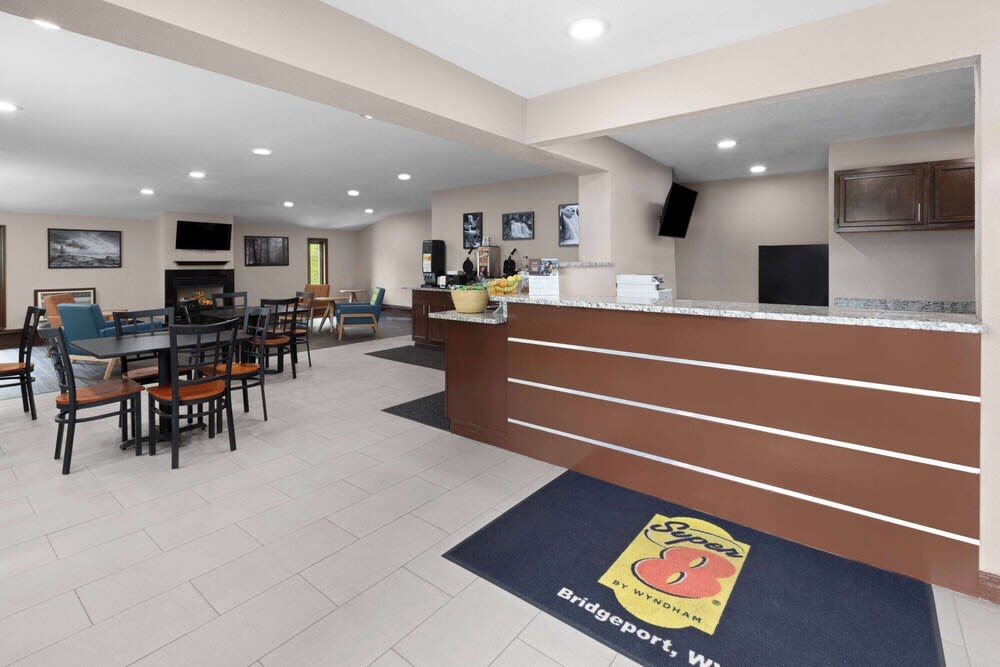 Super 8 by Wyndham Bridgeport/Clarksburg Area 2
