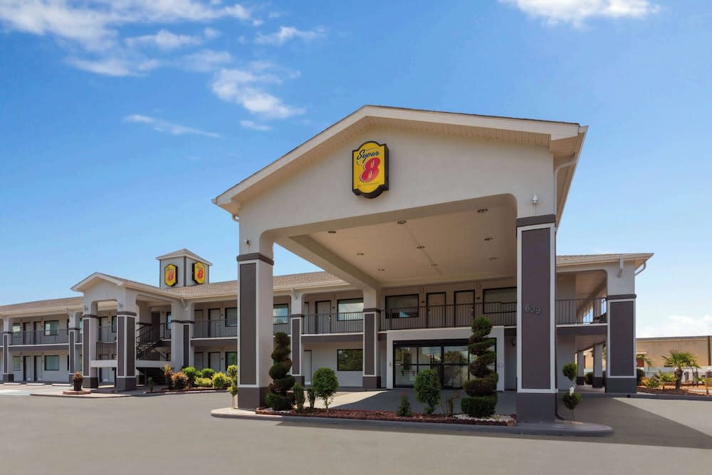 Super 8 by Wyndham Prattville Montgomery 1