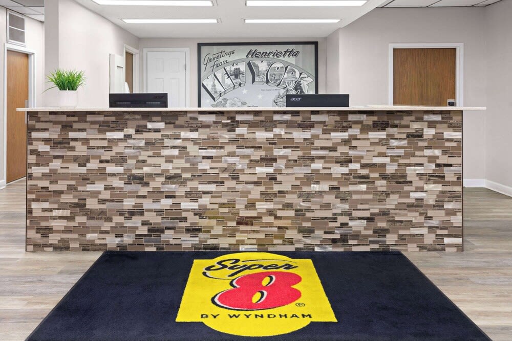 Super 8 by Wyndham Henrietta/Rochester Area 2