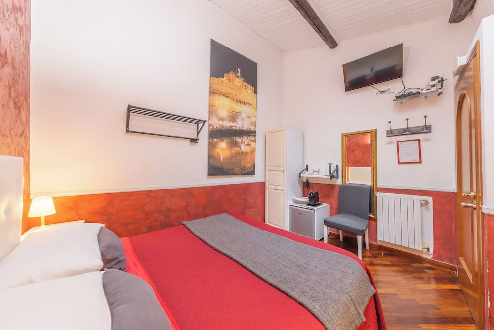 Room-skylight Double Room in History Hou 3